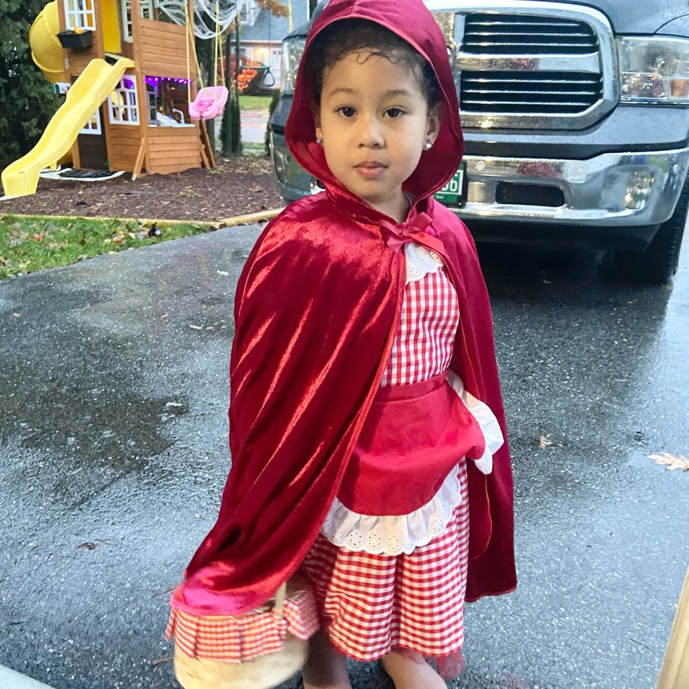 Costume little red riding hood